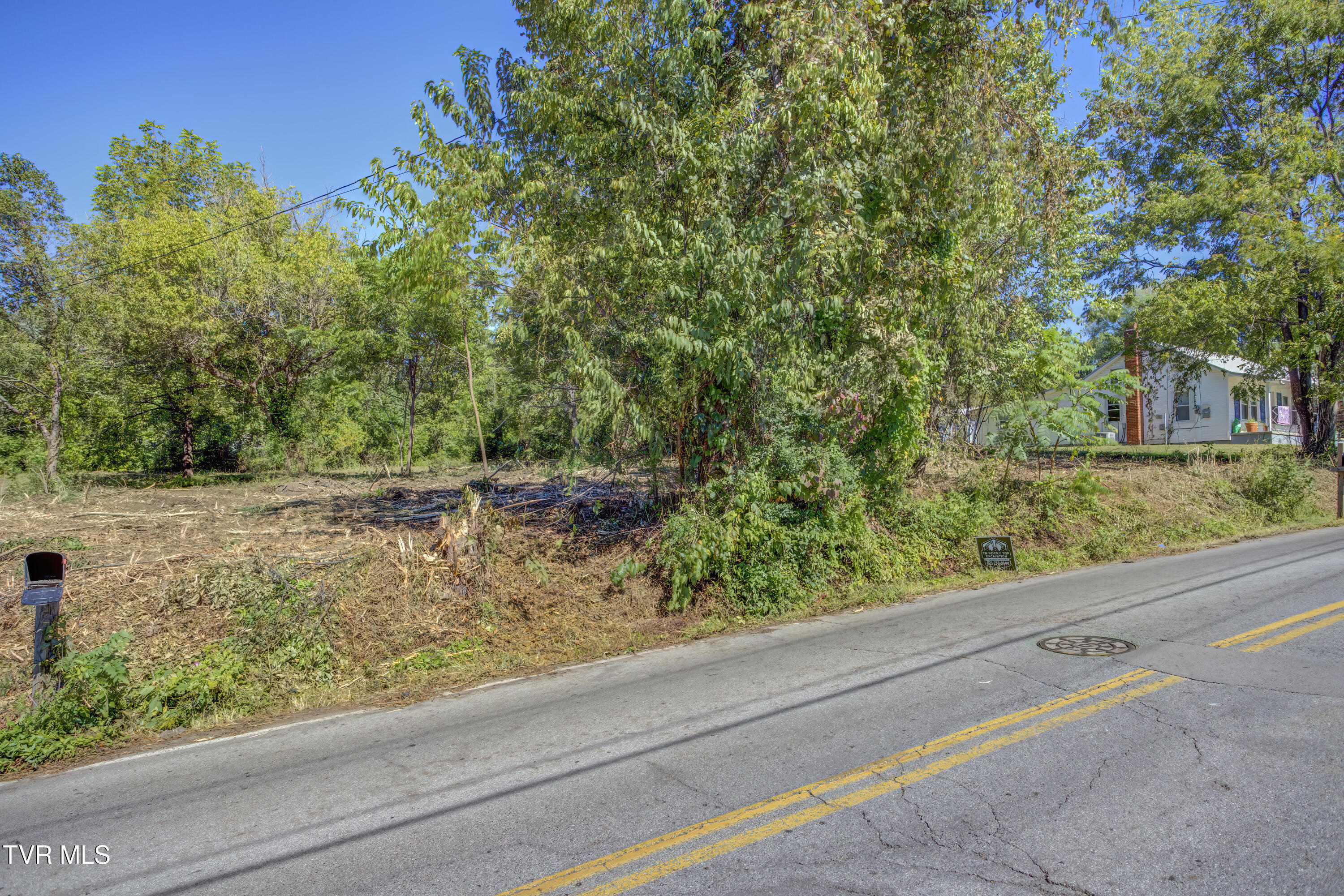 205 Valley Pike Road Bristol, TN 37620 - Photo 5 of 25 205 and 213 Valley Pike Rd (20)