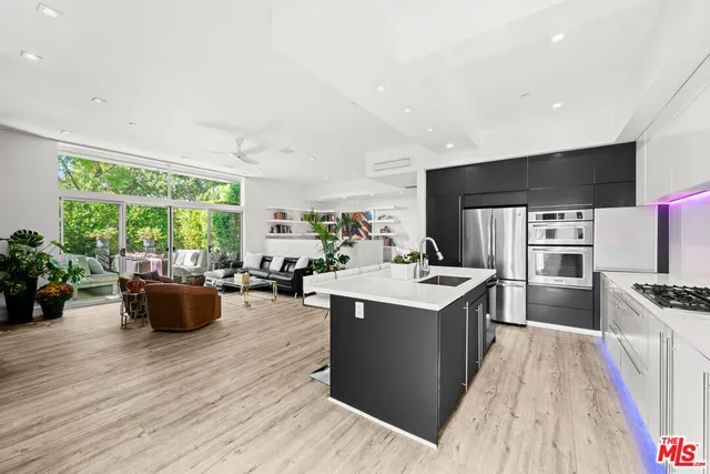 $999,000 | 1250 North Harper Avenue, Unit 401, West Hollywood, CA 90046