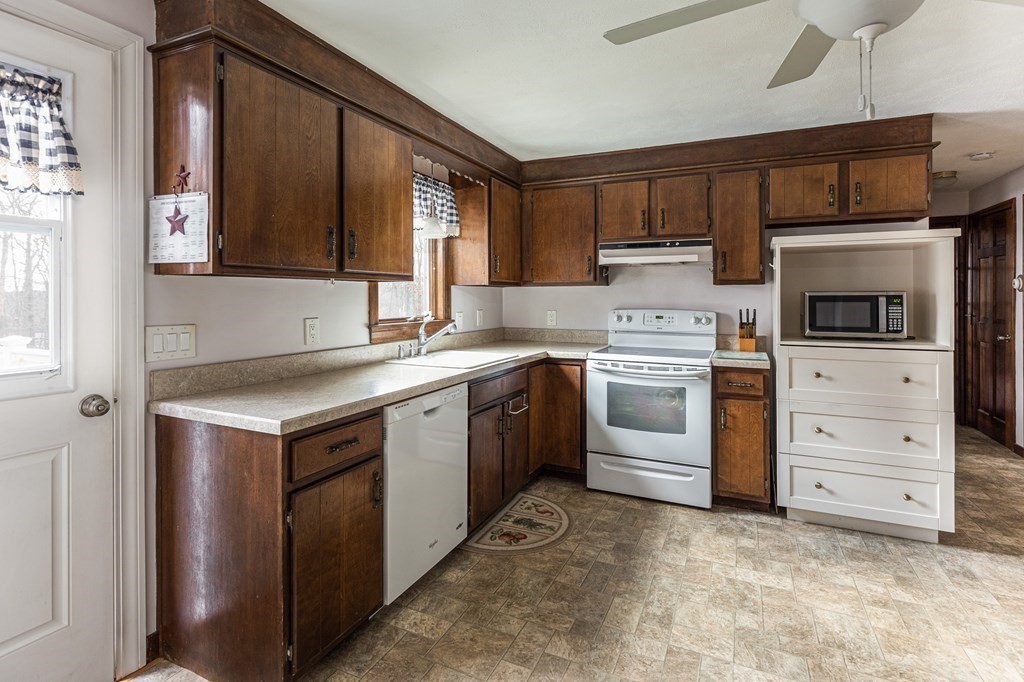 46 Countryside Road Grafton, MA 01536 - Photo 15 of 36 Gallery Image 15