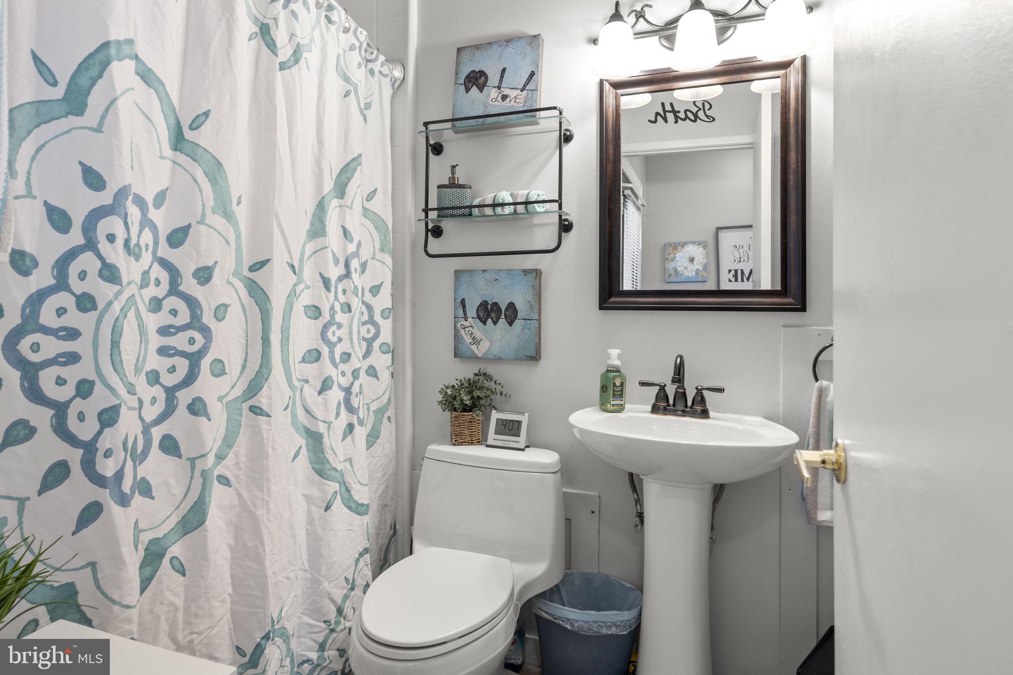 23 Grapevine Road Levittown, PA 19057 - Photo 14 of 25 Main Floor bathroom