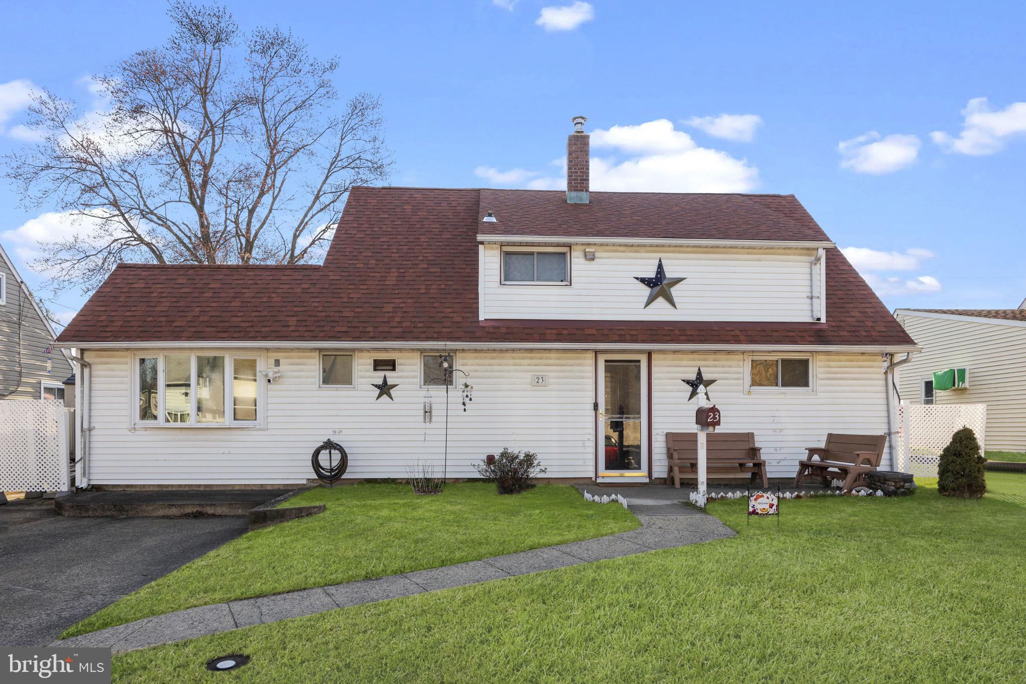 23 Grapevine Road Levittown, PA 19057 - Photo 2 of 25 Nice vinyl siding and newer roof