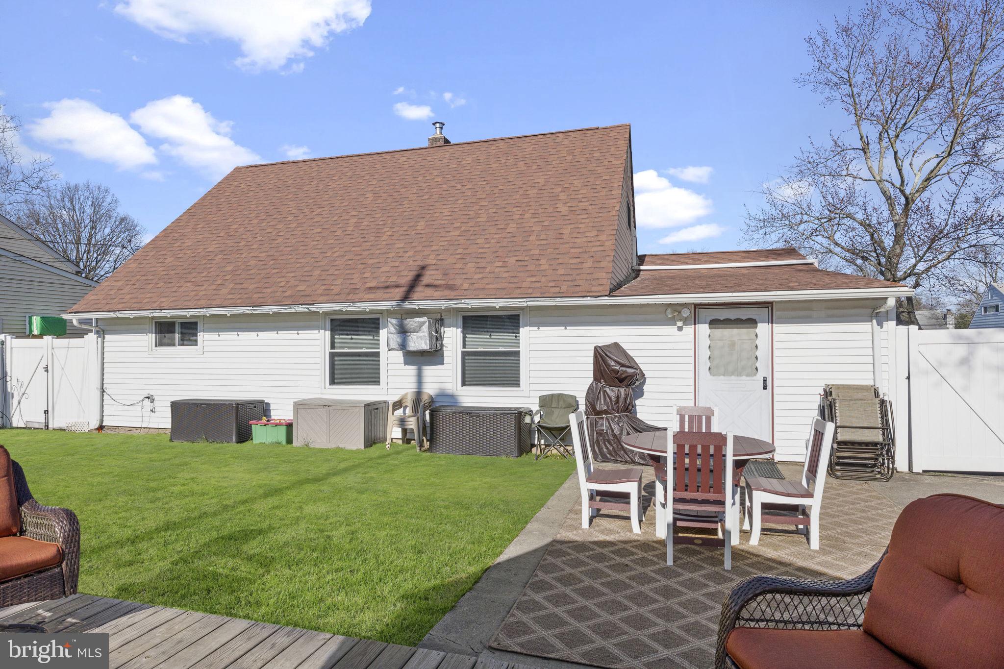 23 Grapevine Road Levittown, PA 19057 - Photo 24 of 25 Back of house/yard