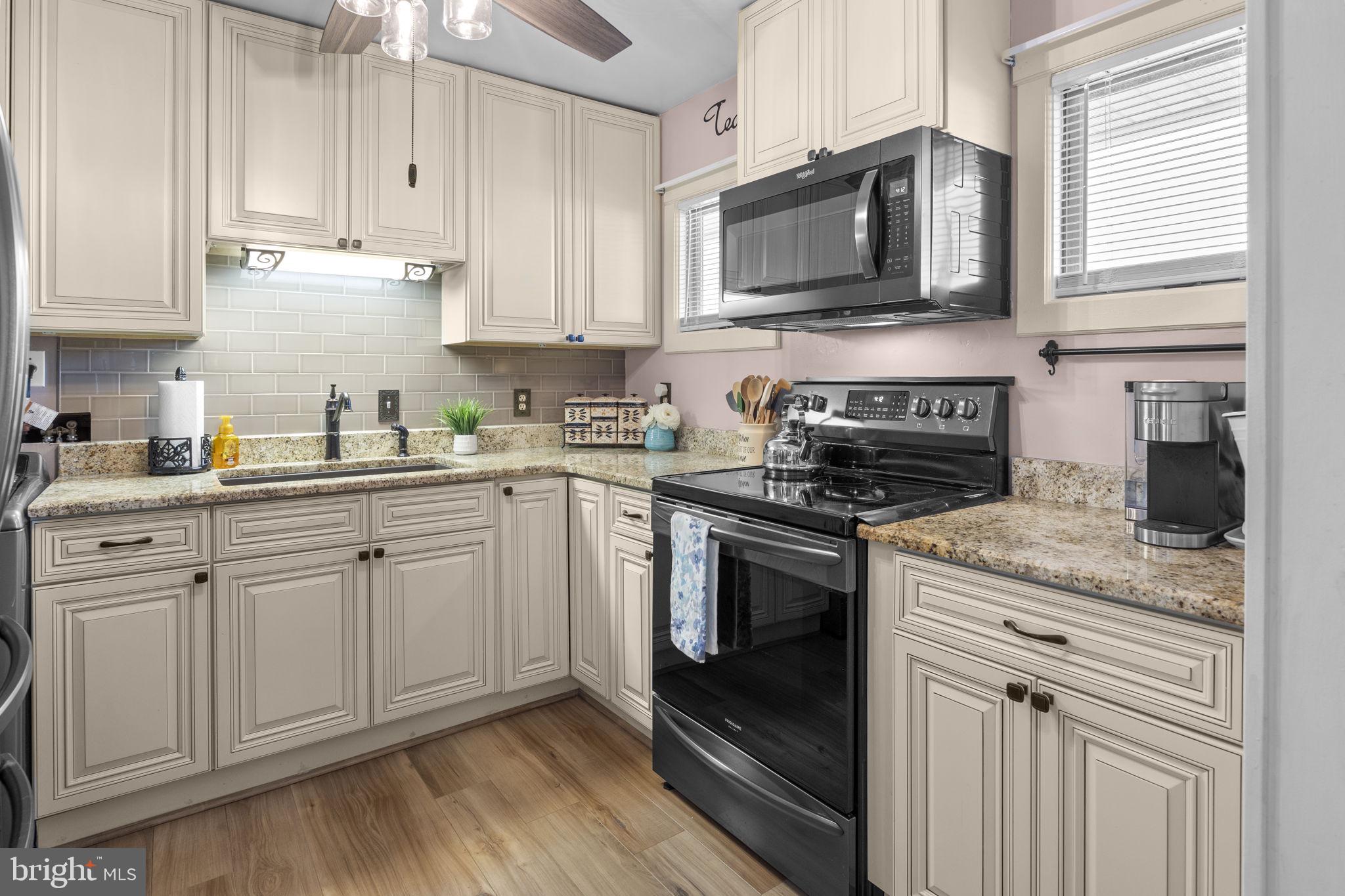 23 Grapevine Road Levittown, PA 19057 - Photo 9 of 25 Beautiful Wood Cabinets