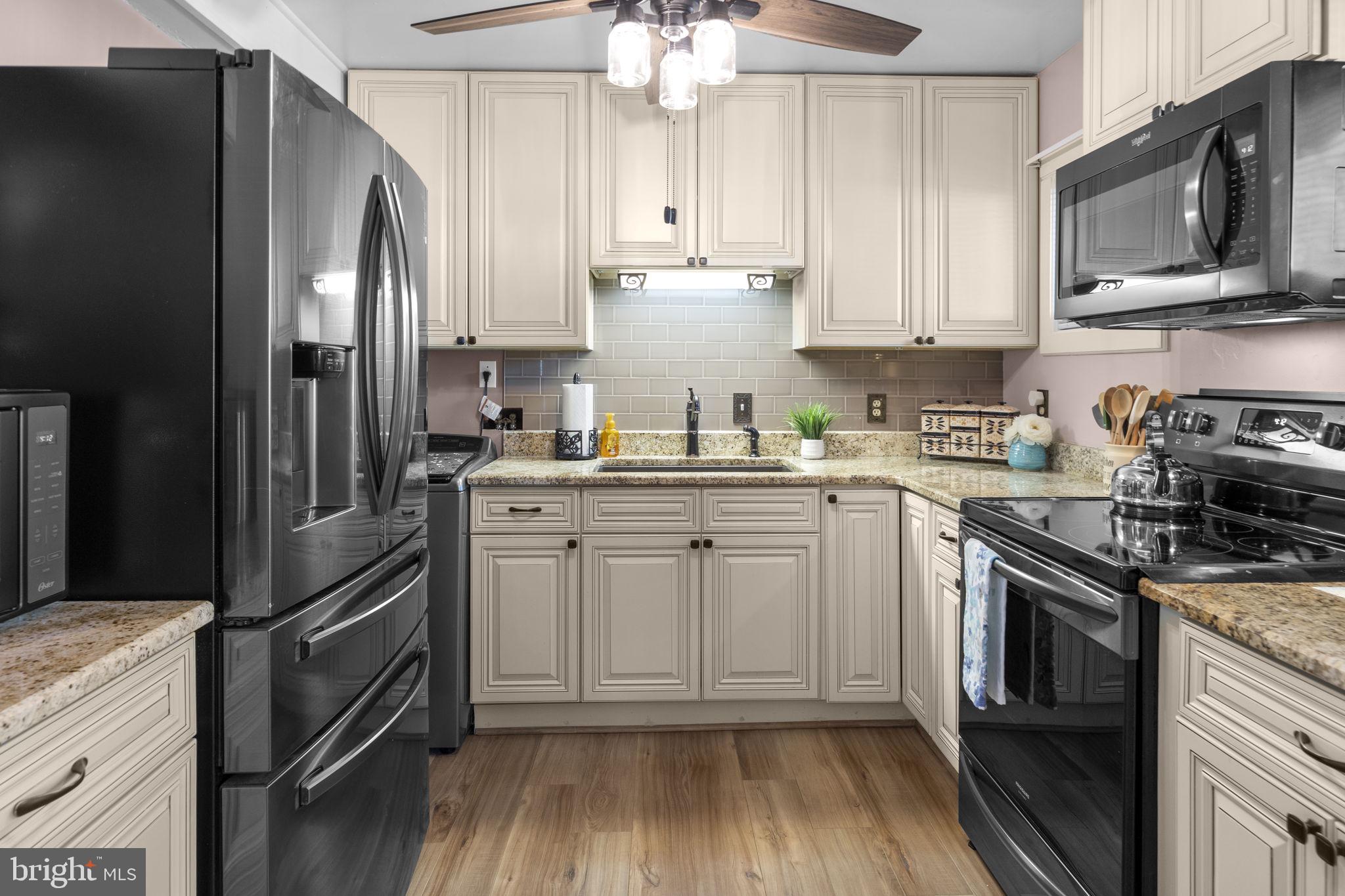 23 Grapevine Road Levittown, PA 19057 - Photo 10 of 25 New Stainless Steel Appliances