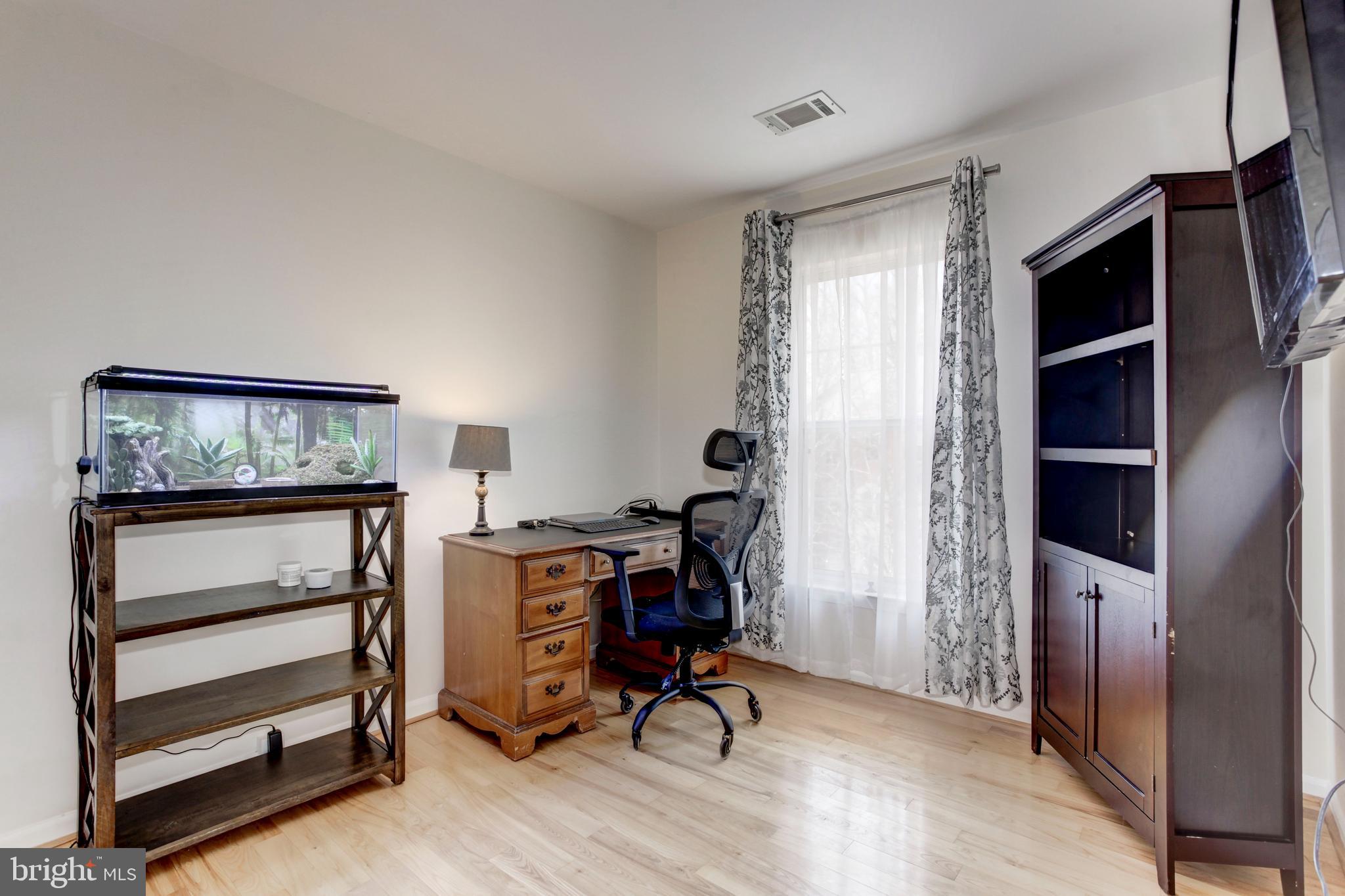 1259 Wild Hawthorn Way Reston, VA 20194 - Photo 14 of 39 Gallery Image 14