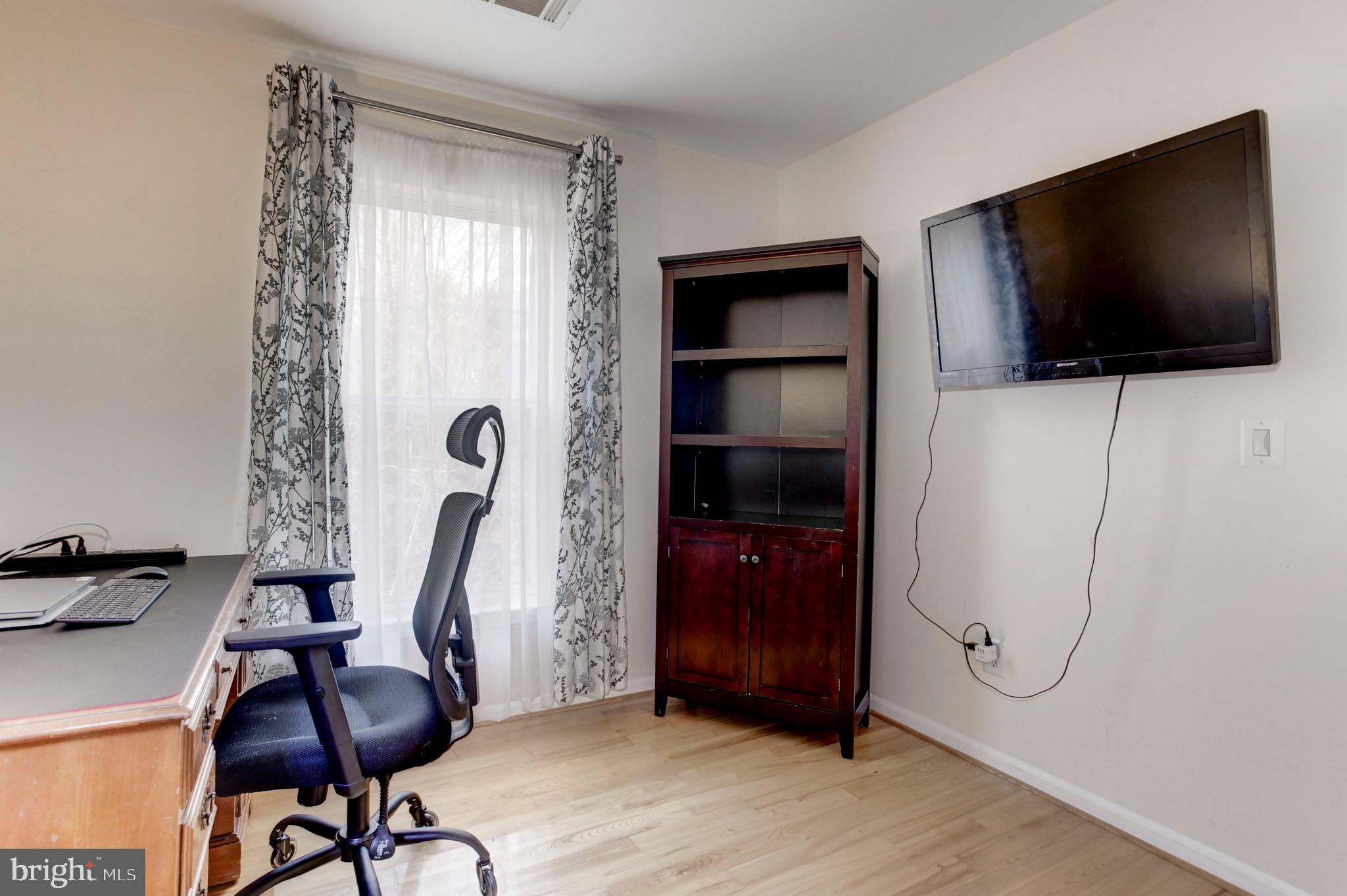 1259 Wild Hawthorn Way Reston, VA 20194 - Photo 15 of 39 Gallery Image 15