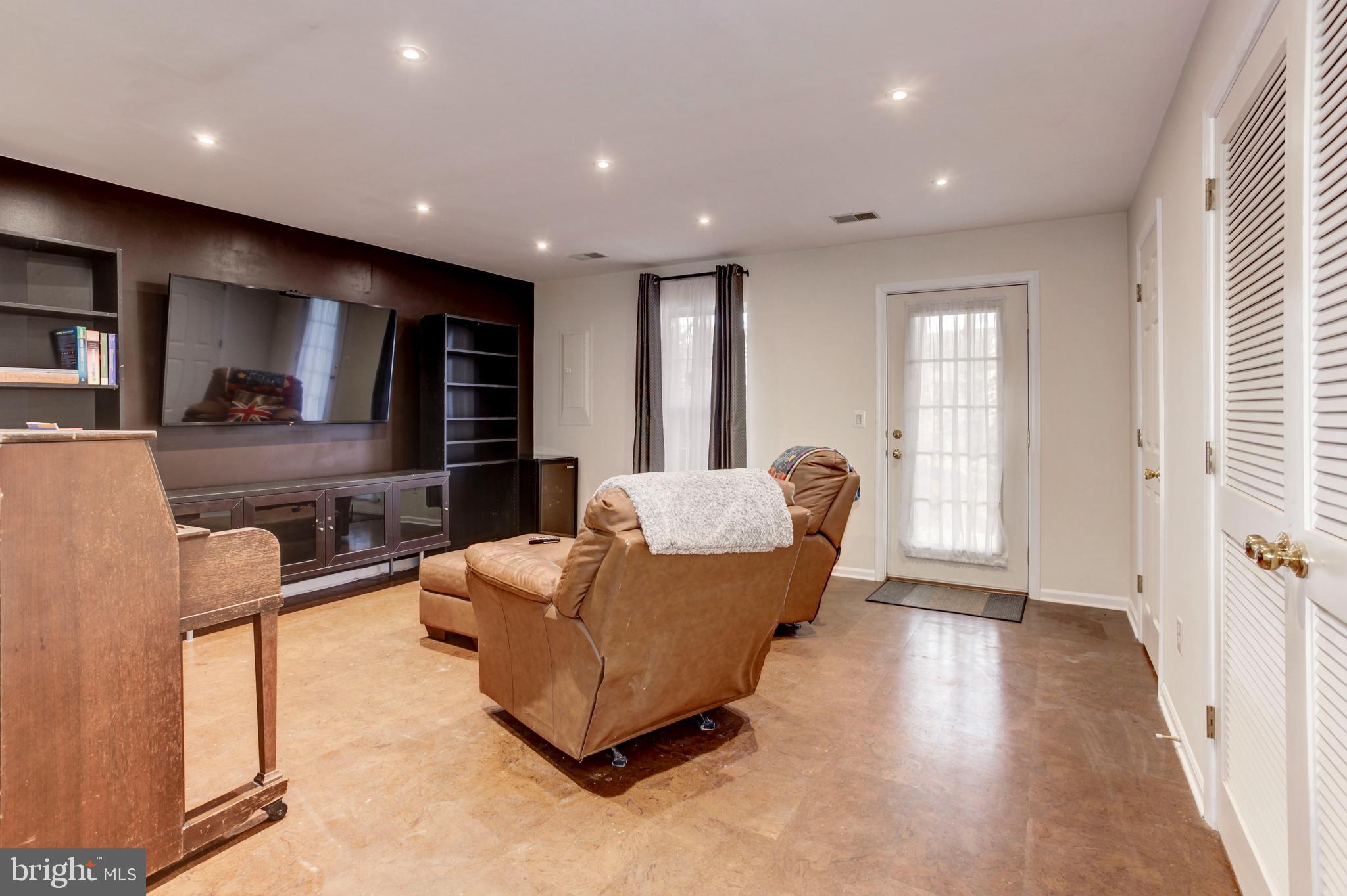 1259 Wild Hawthorn Way Reston, VA 20194 - Photo 27 of 39 Gallery Image 27