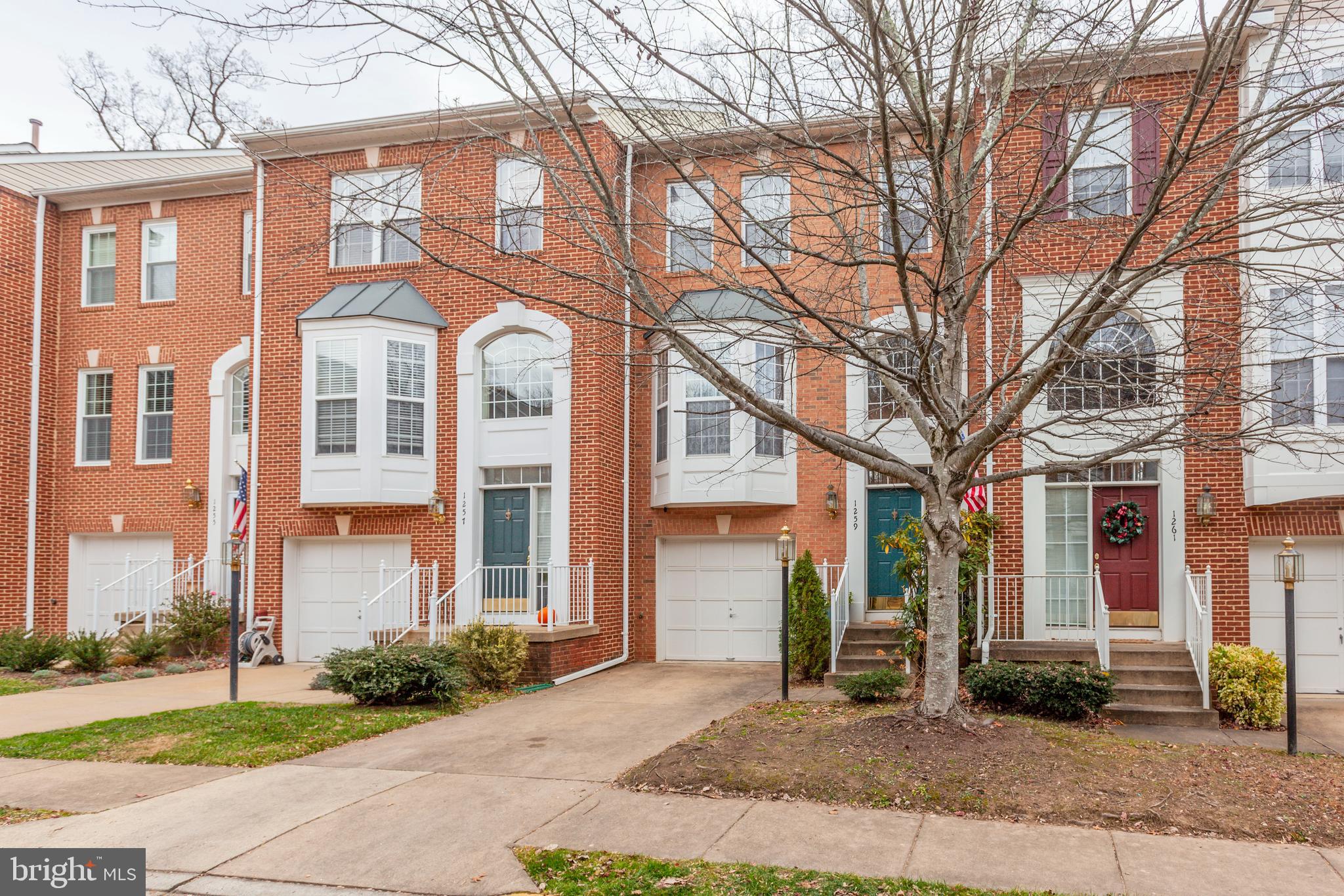 1259 Wild Hawthorn Way Reston, VA 20194 - Photo 33 of 39 Gallery Image 33