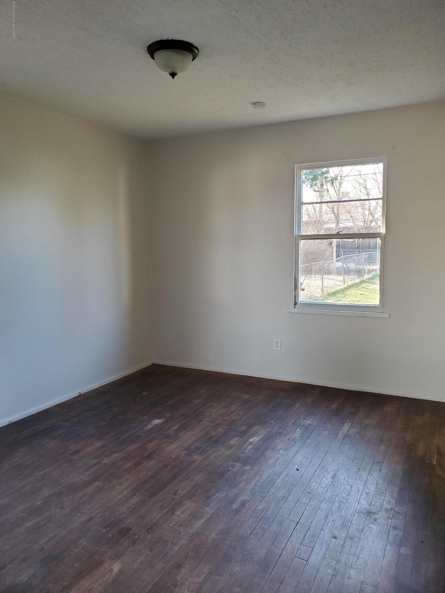 4906 Bowie Street Amarillo, TX 79110 - Photo 9 of 13 20200108_162135