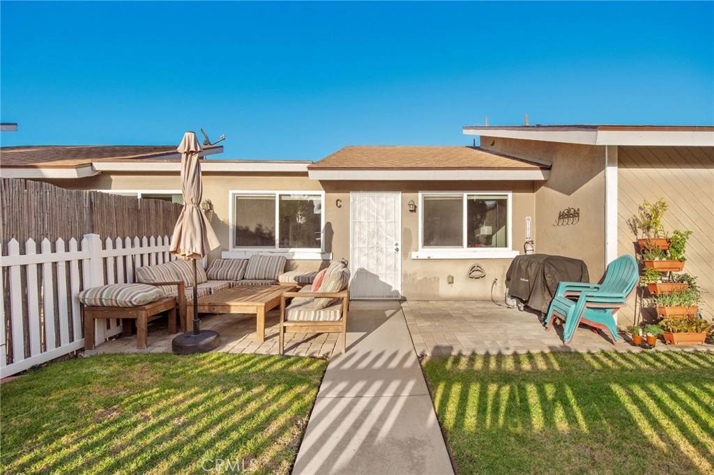 204 Springfield Avenue Huntington Beach, CA 92648 - Photo 28 of 40 Unit C - Yard