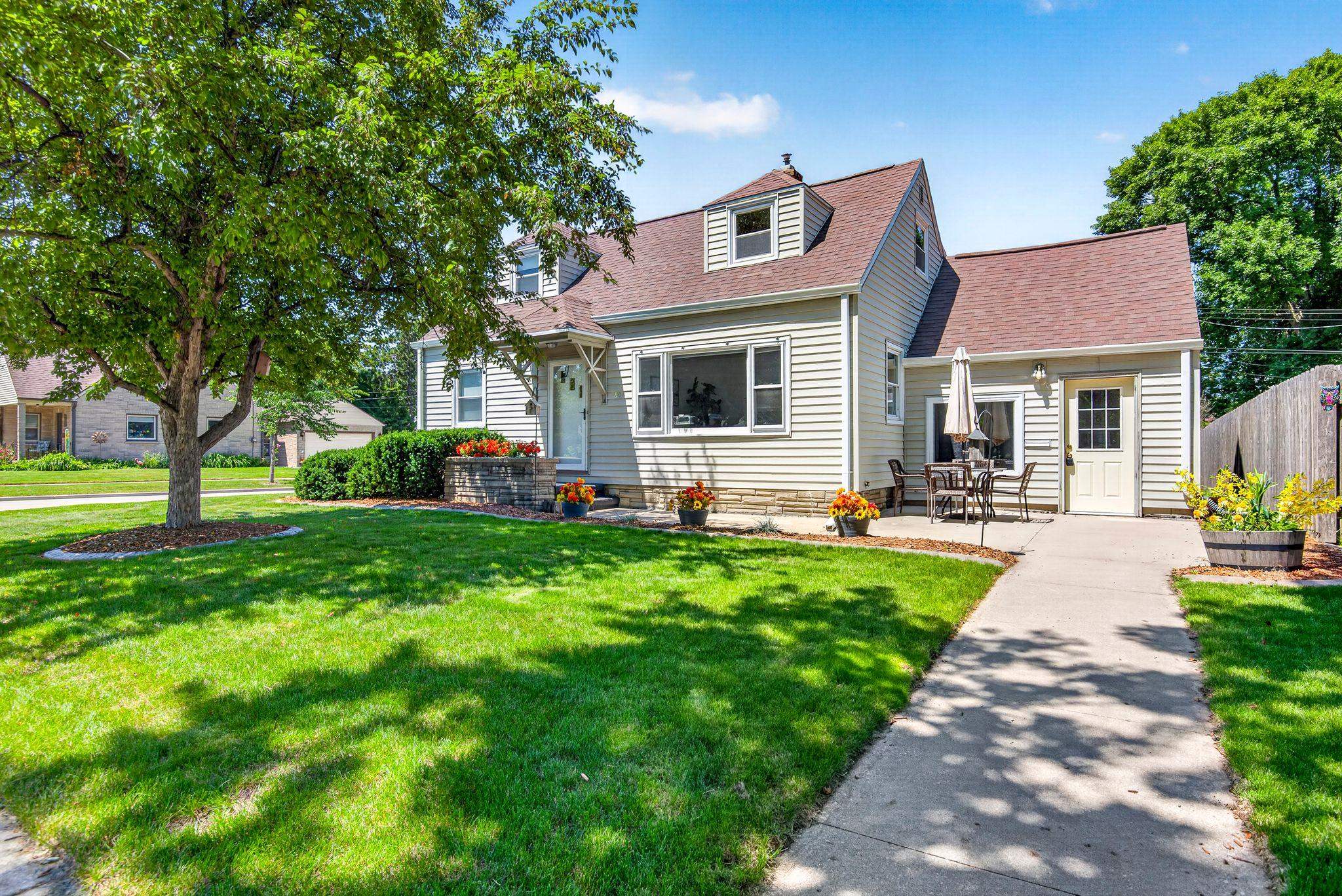 804 East Maple Street Appleton, WI 54915 - Photo 2 of 49
