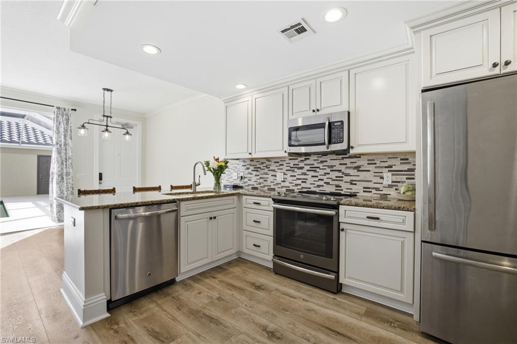 3542 Zanzibar Way Naples, FL 34119 - Photo 6 of 41