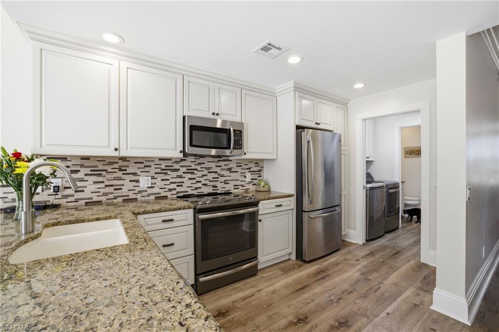 3542 Zanzibar Way Naples, FL 34119 - Photo 8 of 41