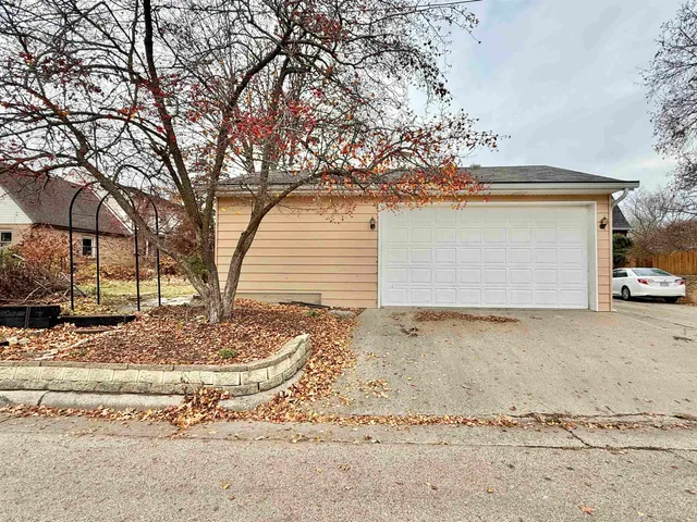 $264,900 | 647 Milwaukee Road, Beloit, WI 53511