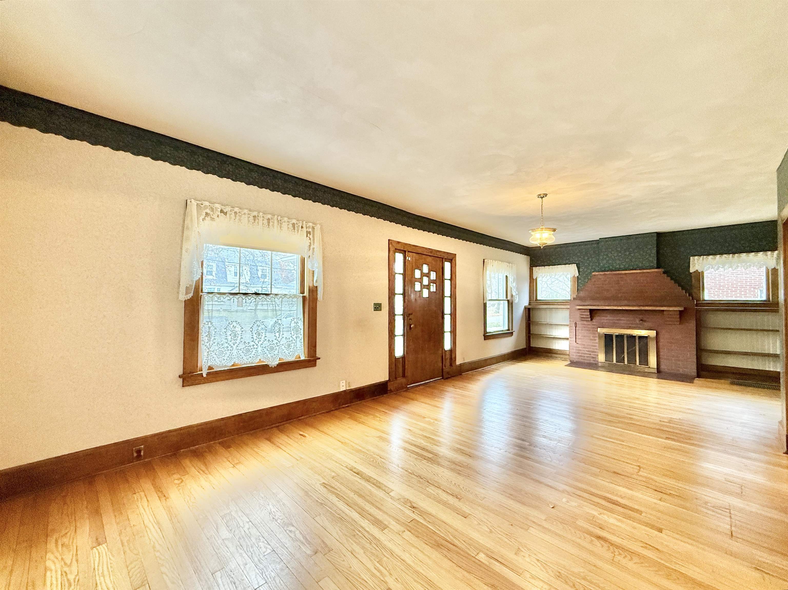 647 Milwaukee Road Beloit, WI 53511 - Photo 4 of 26