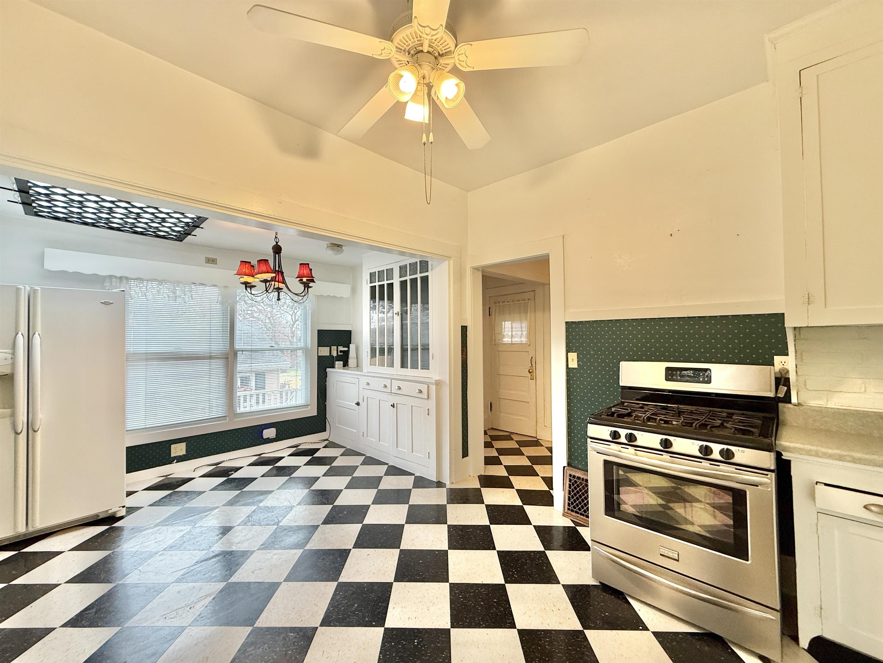 647 Milwaukee Road Beloit, WI 53511 - Photo 5 of 26