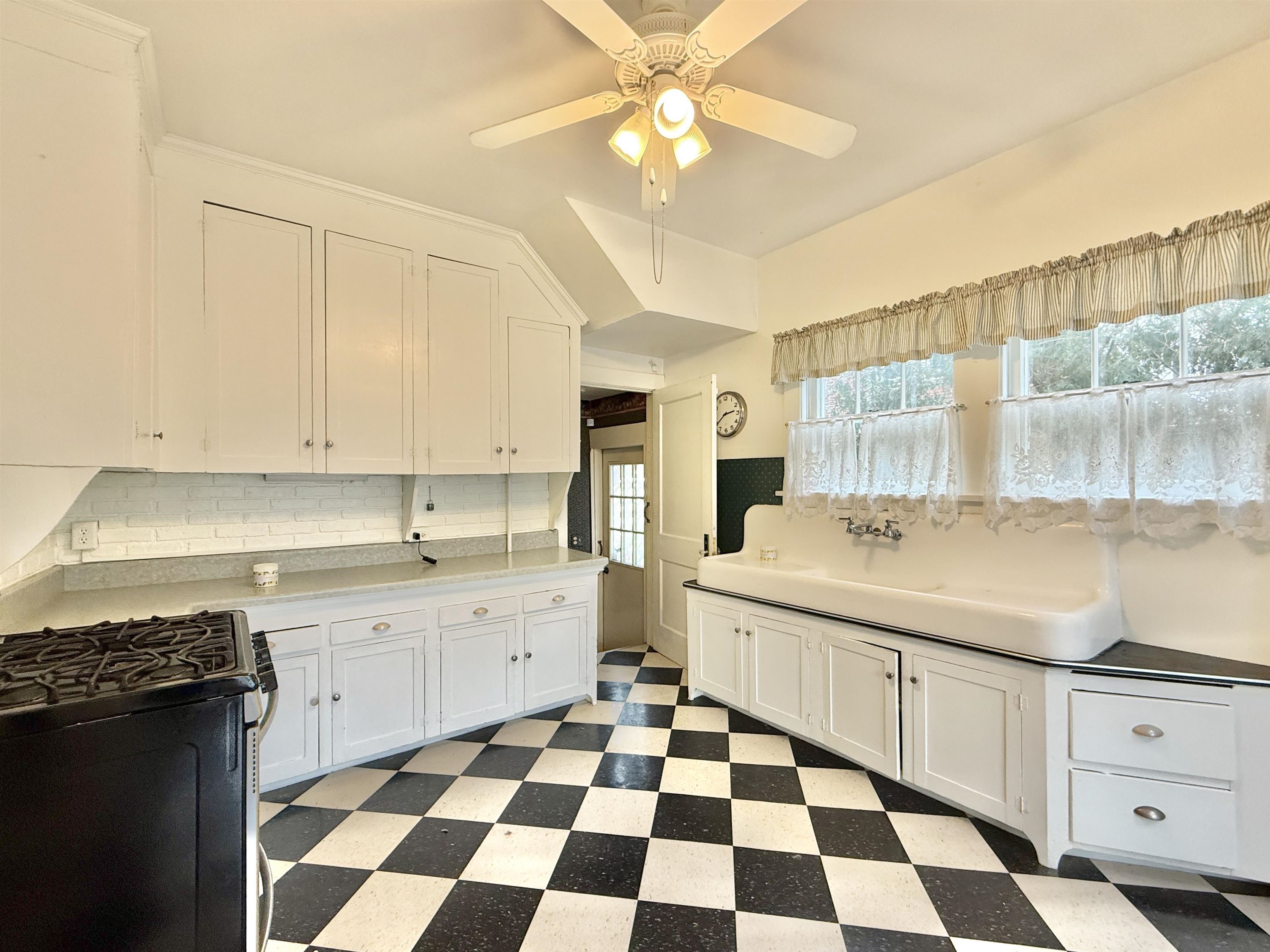 647 Milwaukee Road Beloit, WI 53511 - Photo 9 of 26