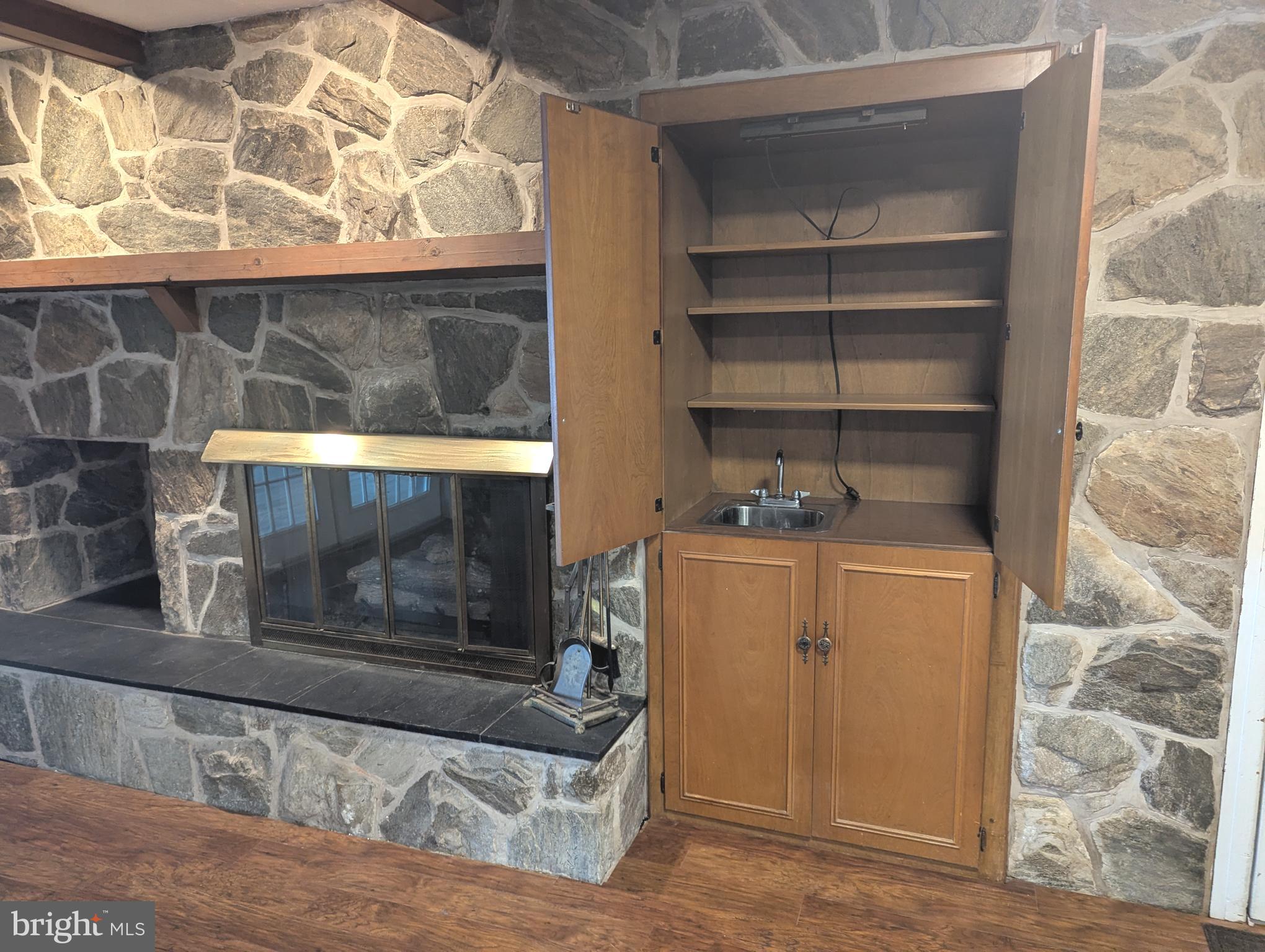 1808 Westfield Road Harrisburg, PA 17112 - Photo 15 of 39 Wet bar