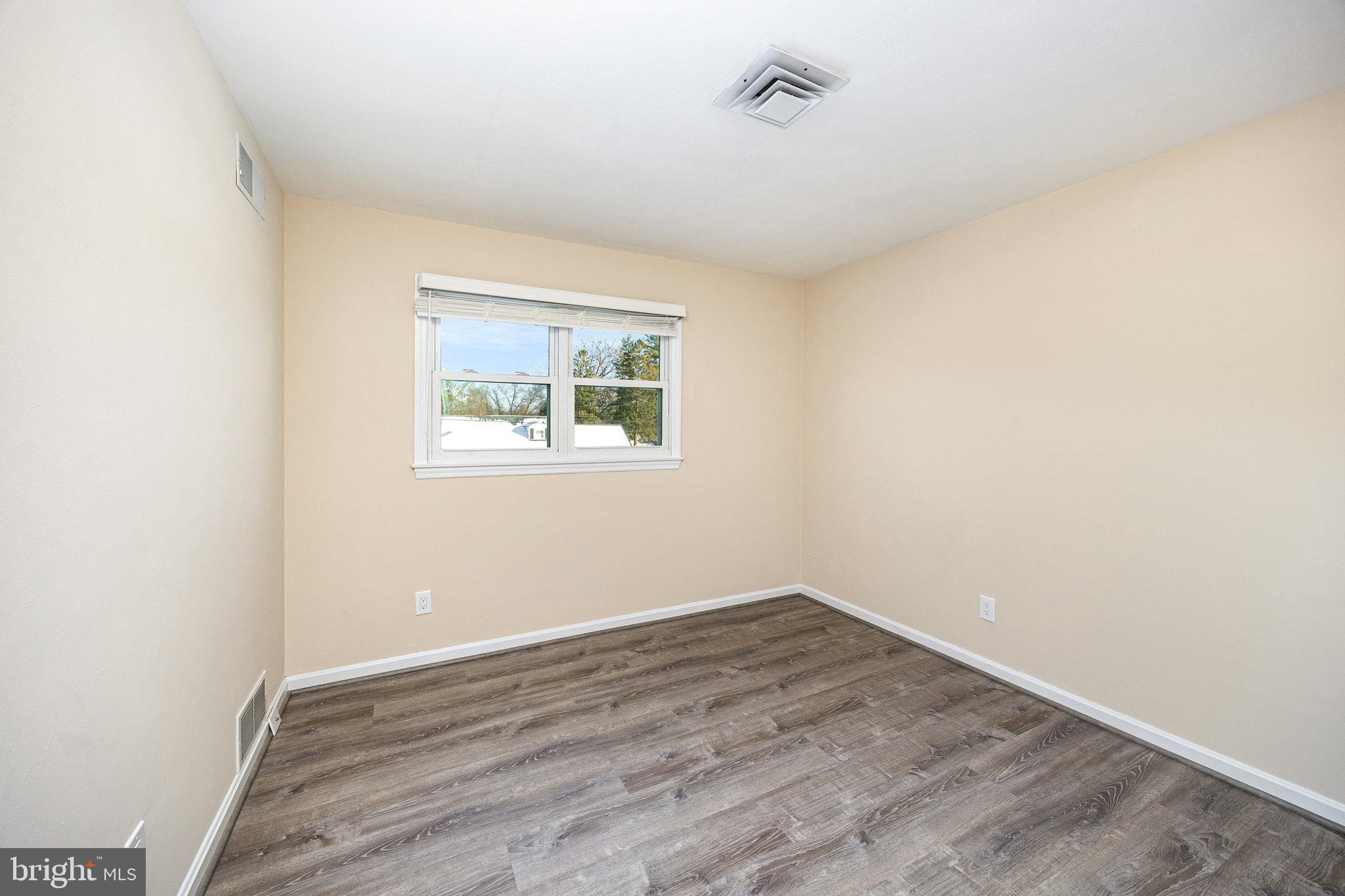 1808 Westfield Road Harrisburg, PA 17112 - Photo 20 of 39 Second bedroom