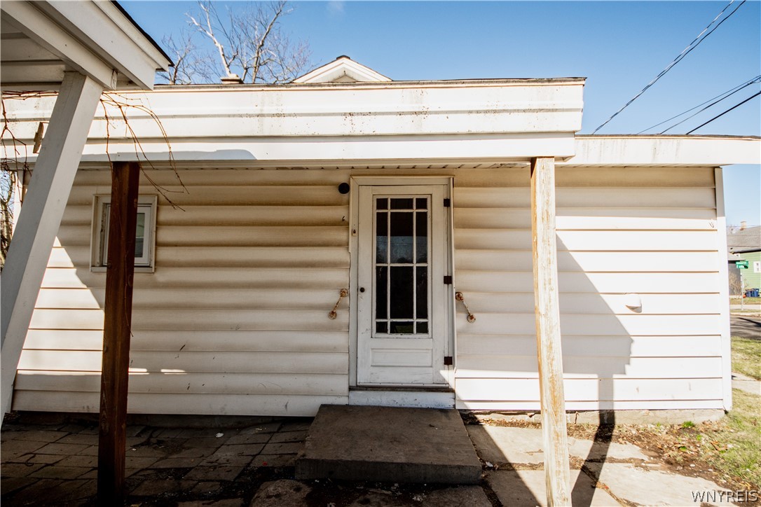167 Lock Street Lockport, NY 14094 - Photo 11 of 45