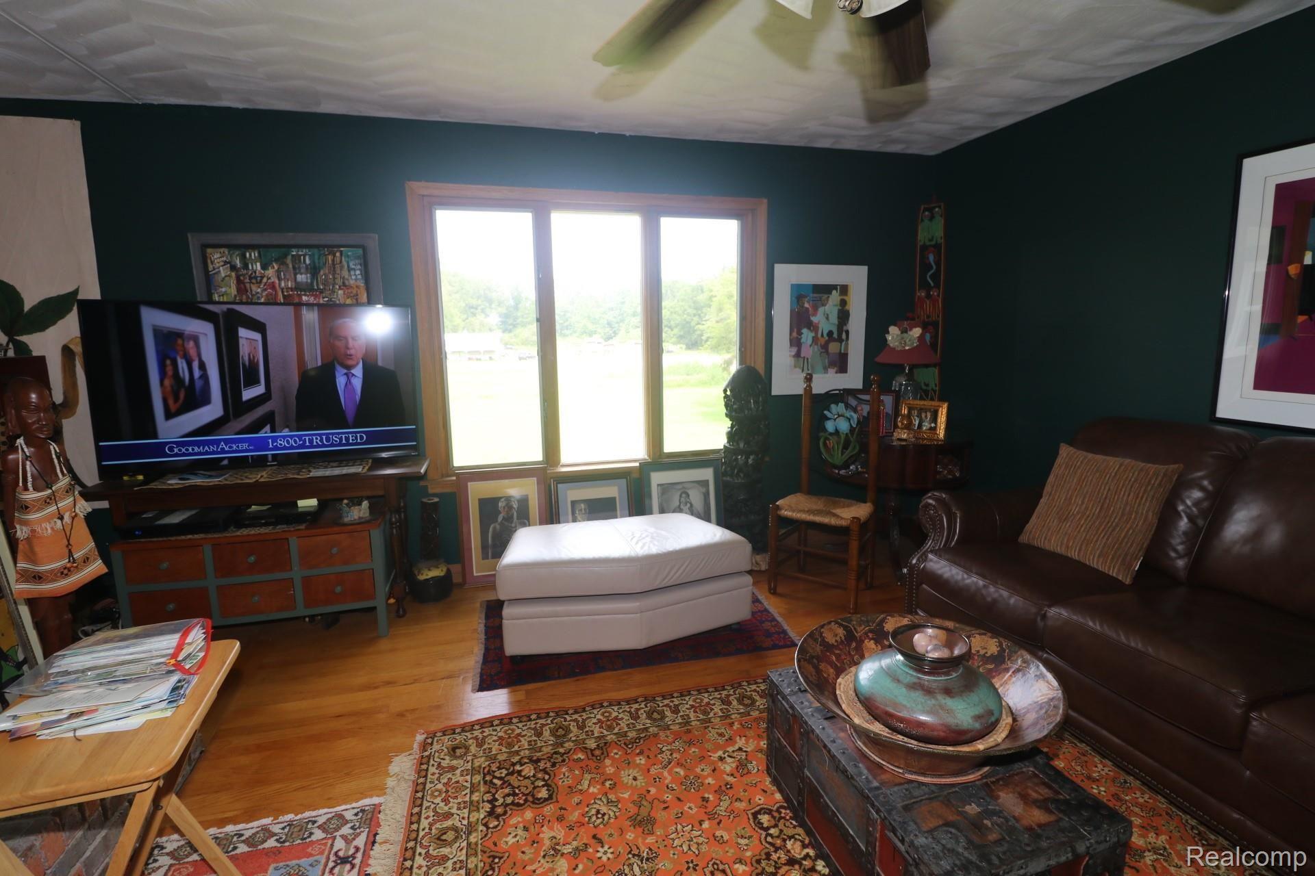8317 Liss Road Willis, MI 48191 - Photo 5 of 15 Living Room