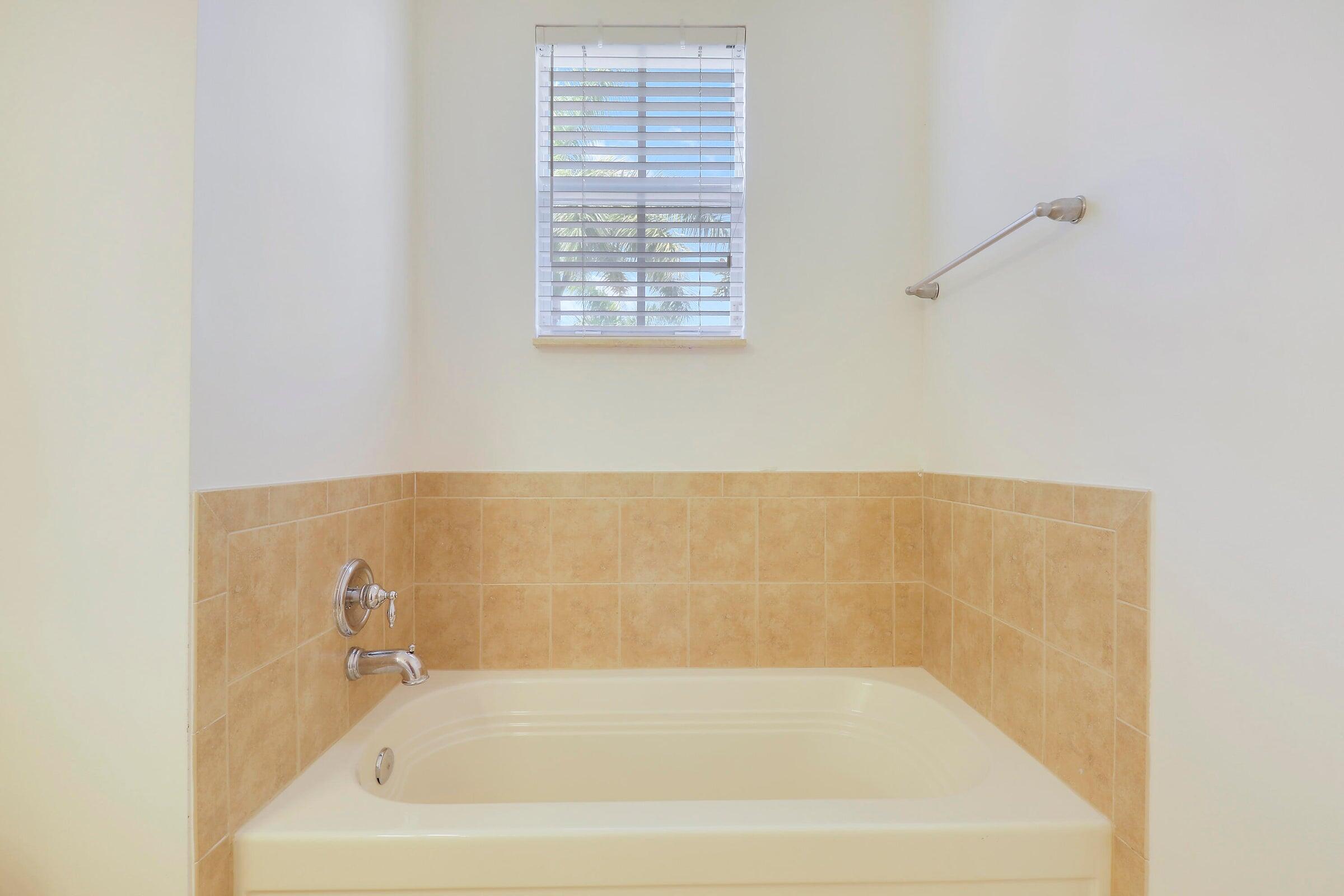 151 Mulligan Place Jupiter, FL 33458 - Photo 21 of 23 a bathroom with a bathtub