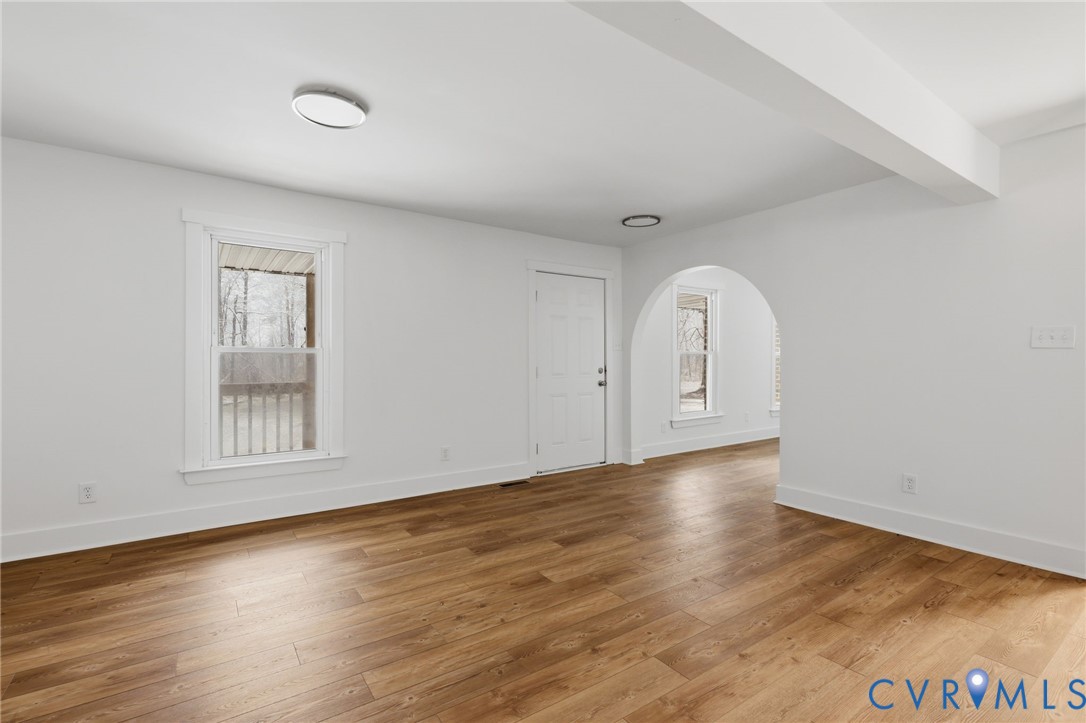 303 Dry Bridge Road Farmville, VA 23901 - Photo 4 of 23 The spacious family room.
