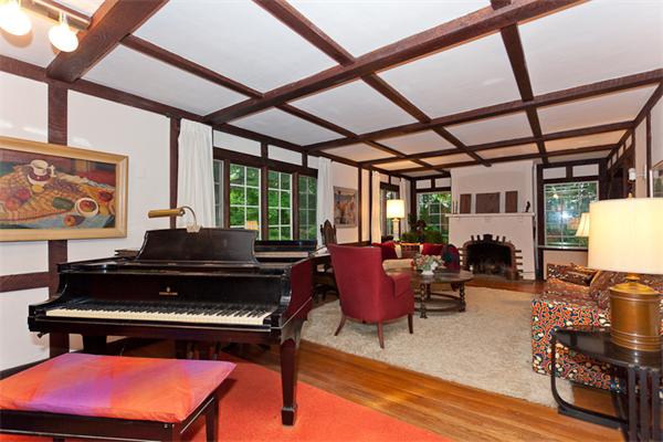 41 Dorset Road Newton, MA 02468 - Photo 3 of 22 Gallery Image 3