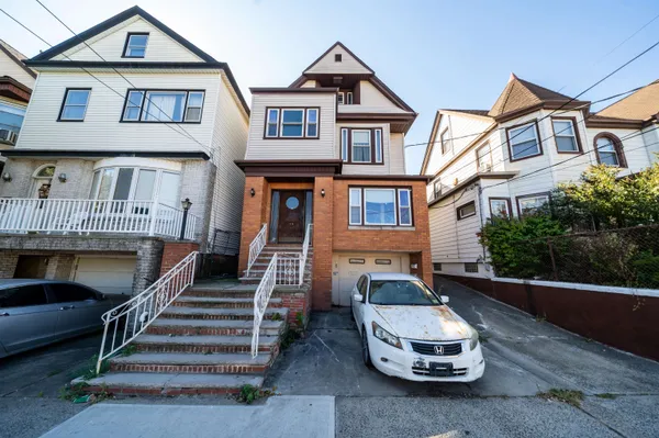 $795,000 | 20 West 22nd Street, Bayonne, NJ 07002