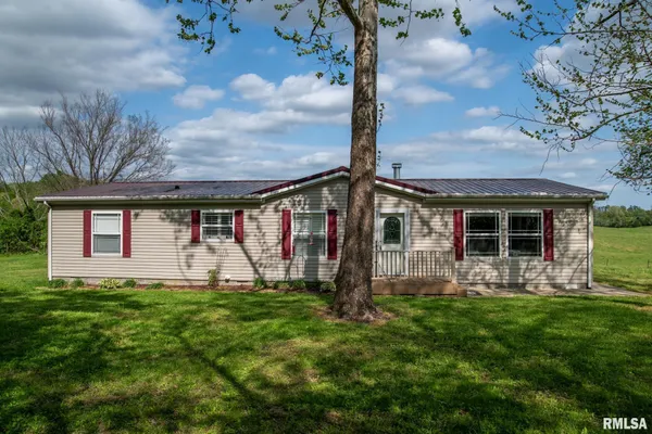 $450,000 | 1645 Indian Point Road, Vienna, IL 62995