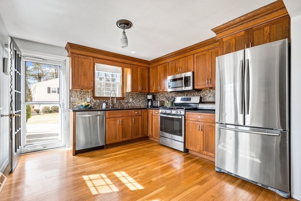 19 Edgewood Road Scituate, MA 02066 - Photo 14 of 32 Gallery Image 14