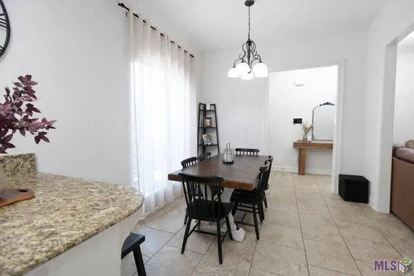 $299,000 | 156 Lake Howard Avenue, Thibodaux, LA 70301