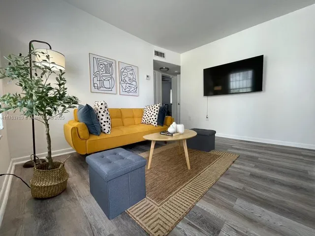 $2,400 | 55 Northwest 11th Avenue, Unit 3, Miami, FL 33128