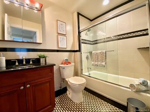 $3,455 | 1305 Vista View Drive, Unit 1305, Farmingville, NY 11738