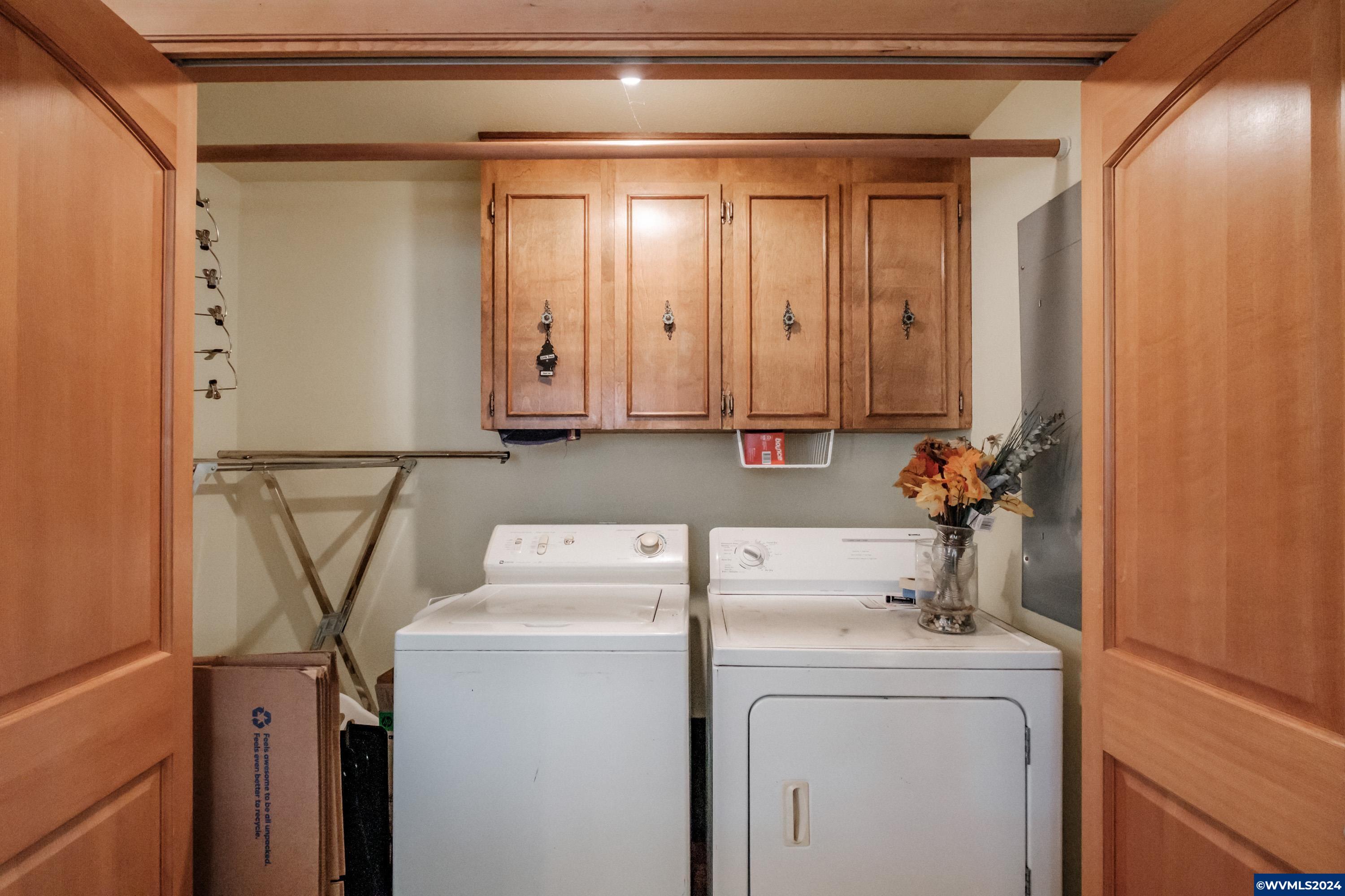 1214 Northeast Springwood Drive Albany, OR 97321 - Photo 17 of 50