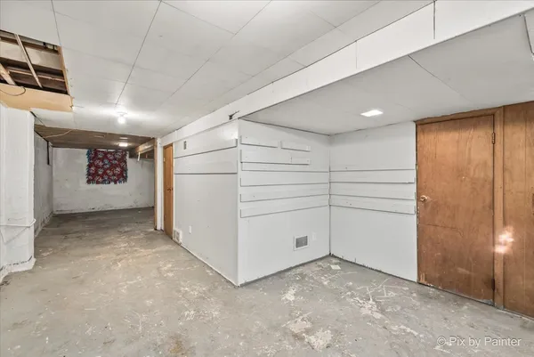 a view of a garage