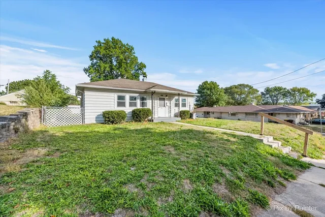 a view of a house with a backyard