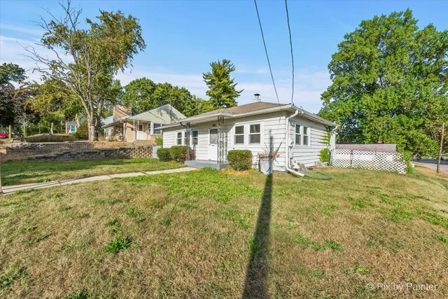 a view of a yard in front of house