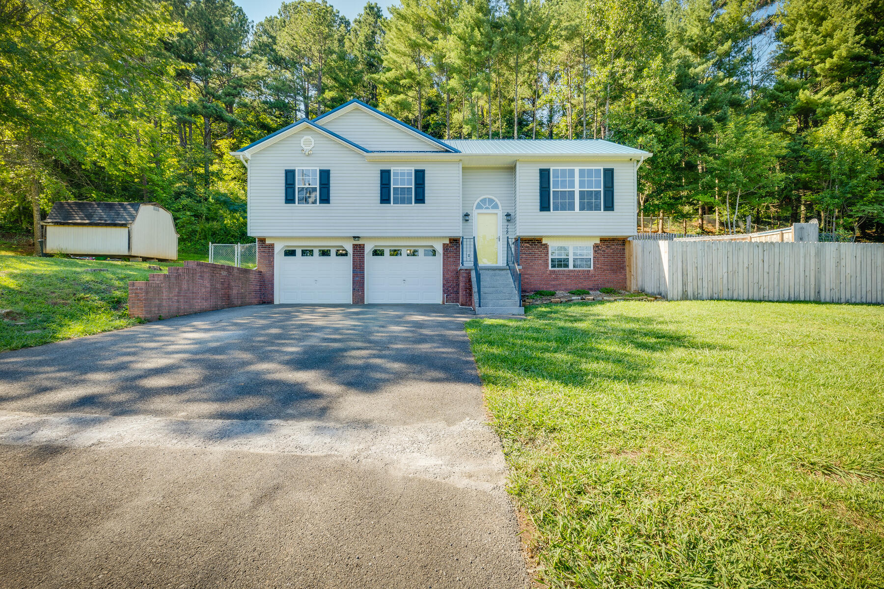 728 Foothills Road Kingsport, TN 37663 - Photo 1 of 43 001