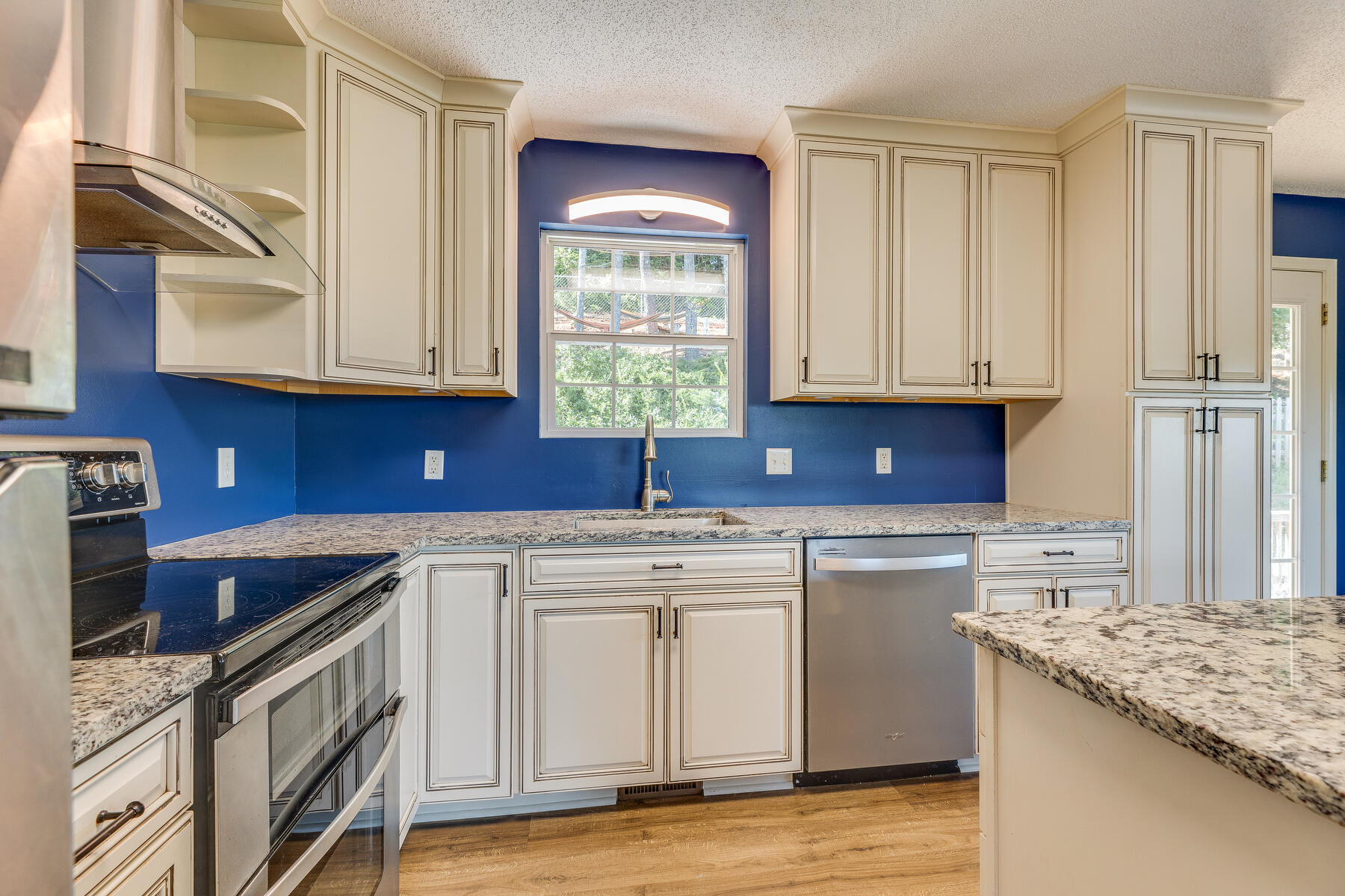 728 Foothills Road Kingsport, TN 37663 - Photo 7 of 43 013