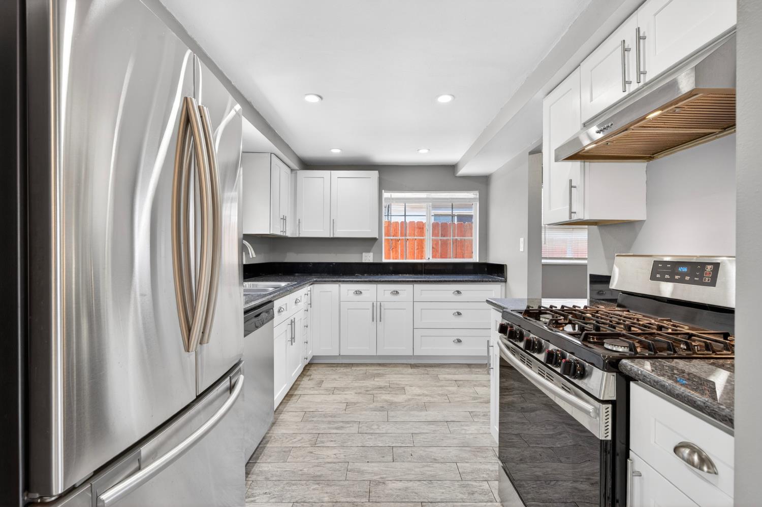 1921 Calhoun Way Stockton, CA 95207 - Photo 11 of 35 Modern Kitchen.