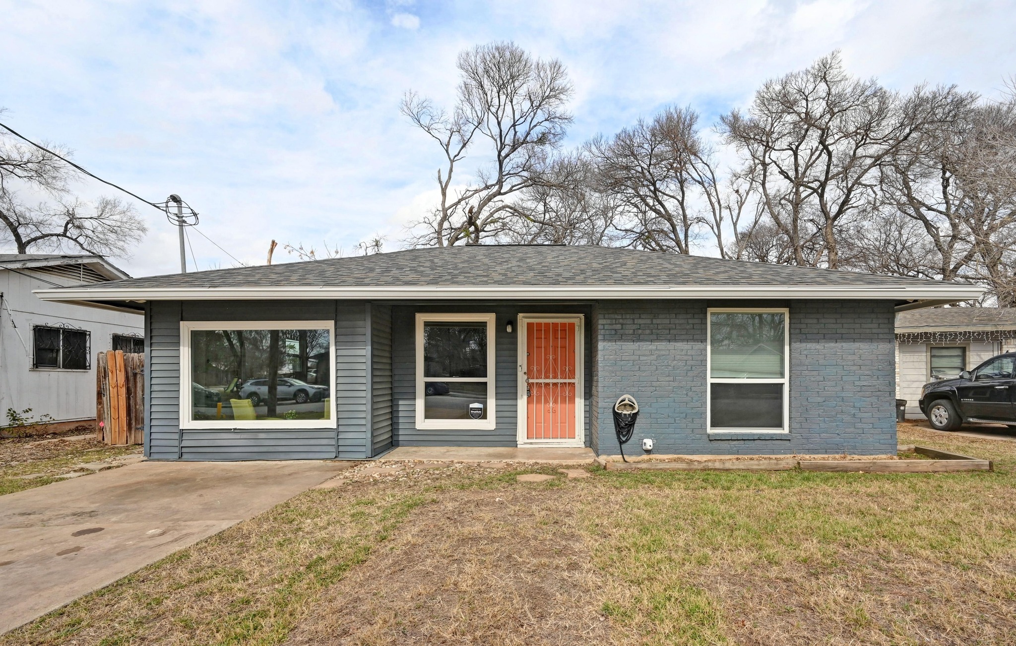 6302 Thurgood Avenue Austin, TX 78721 - Photo 18 of 31 a house view with a outdoor space