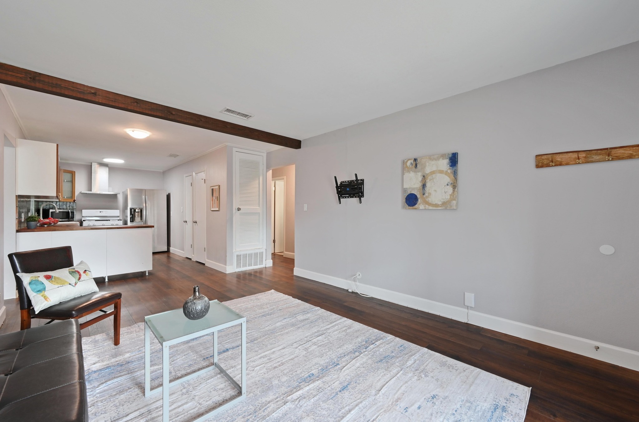 6302 Thurgood Avenue Austin, TX 78721 - Photo 6 of 31 a living room with furniture and view of kitchen