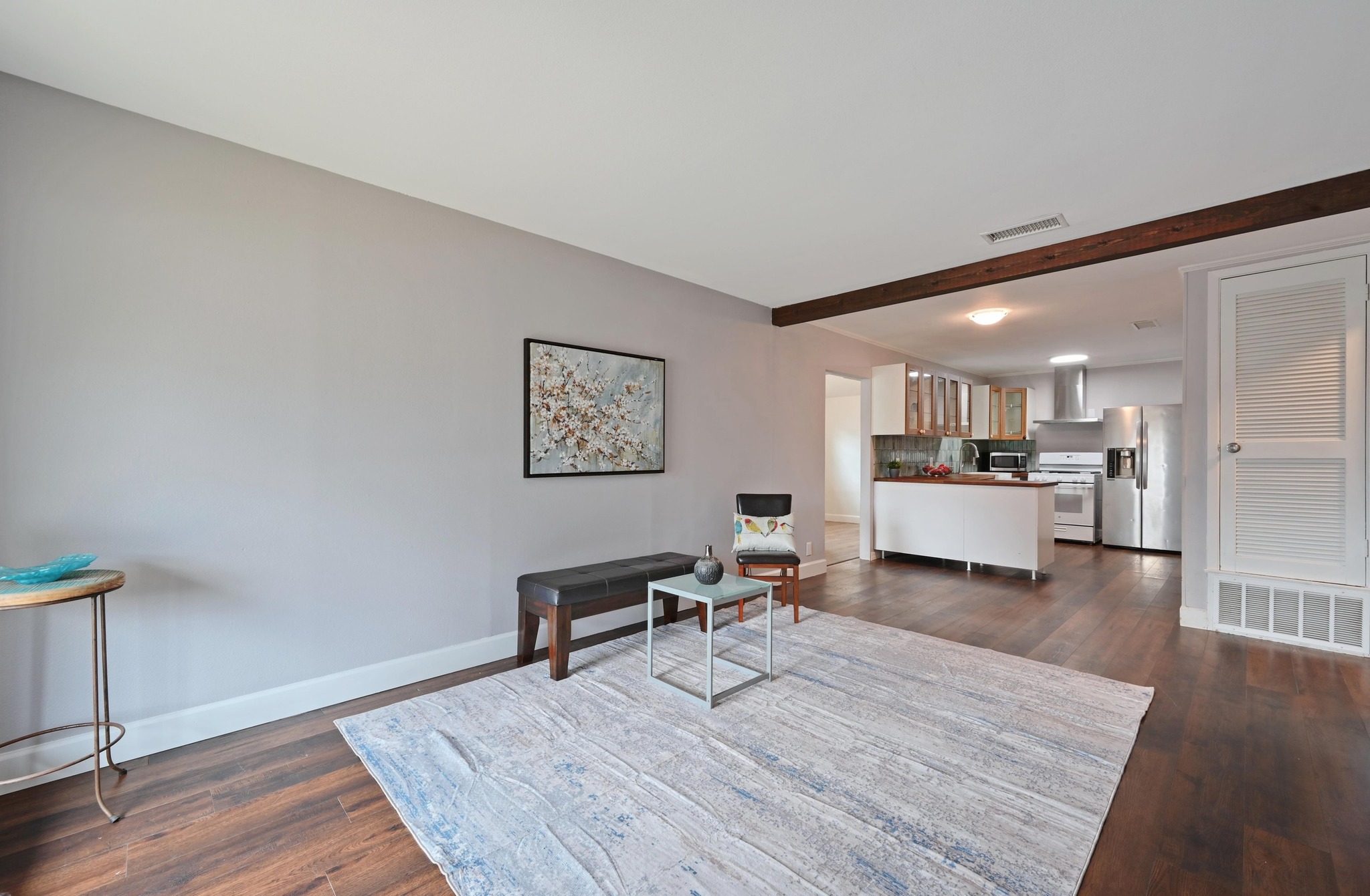 6302 Thurgood Avenue Austin, TX 78721 - Photo 9 of 31 a living room with furniture and a wooden floor