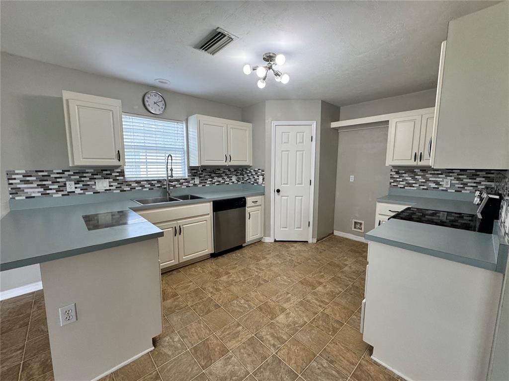 25184 Northwest 9th Road Newberry, FL 32669 - Photo 5 of 33 Gallery Image 5