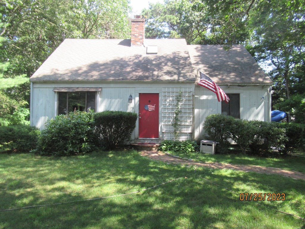 a view of a house with a yard and plants