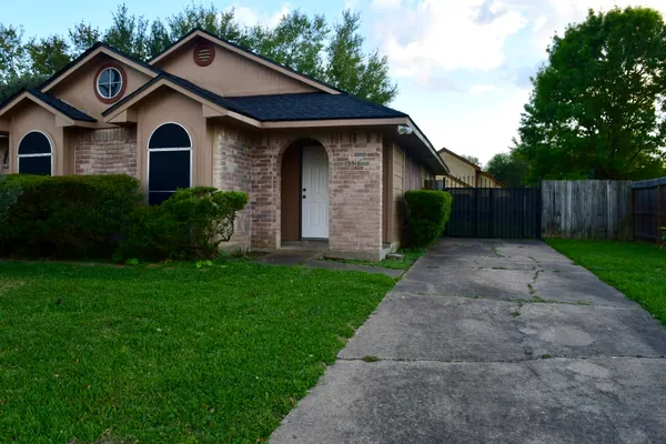 $1,600 | 15511 Scenic Haven Drive, Houston, TX 77083
