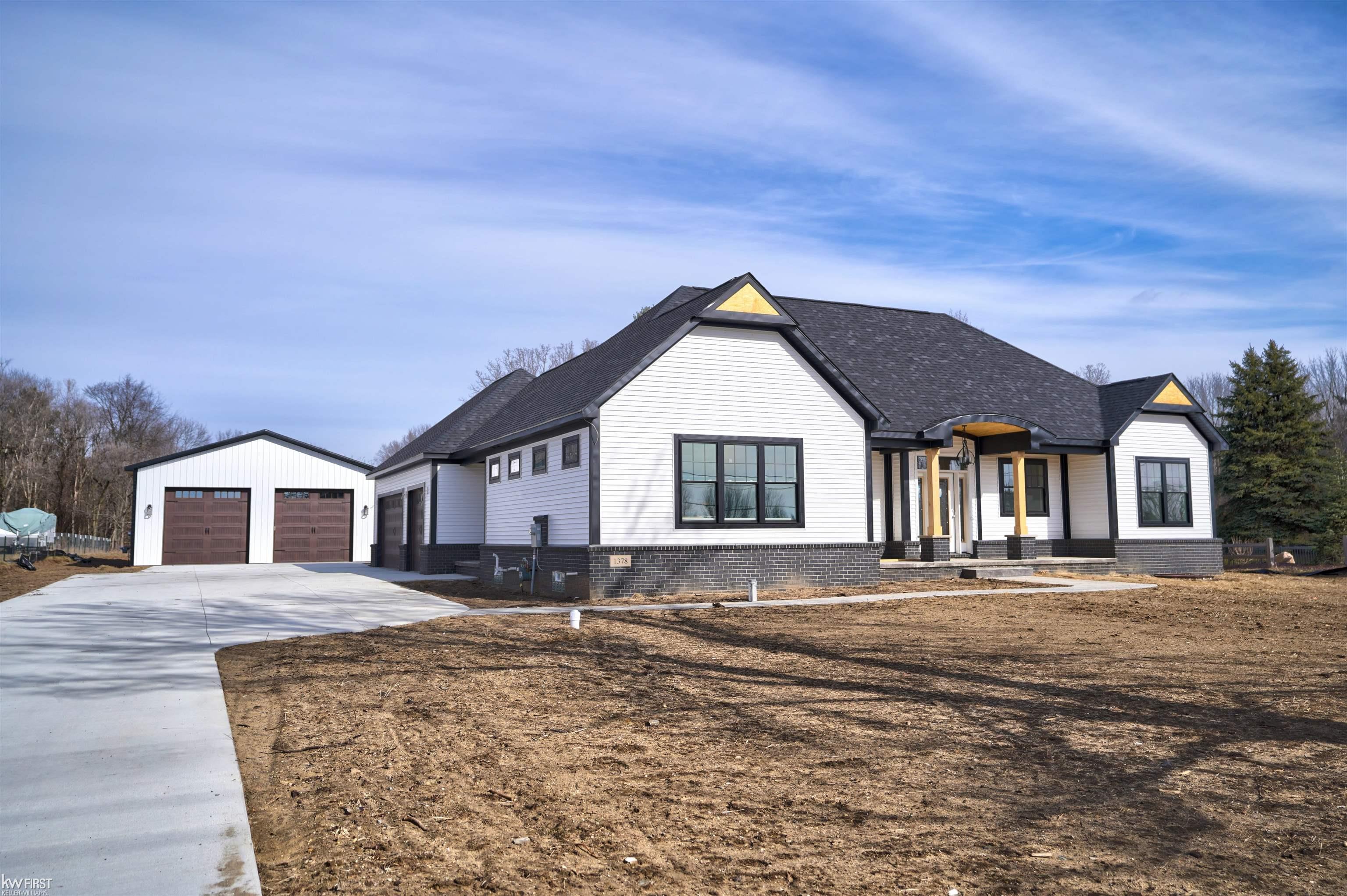 1378 Petts Road Fenton, MI 48430 - Photo 4 of 27 50102498-3.JPG