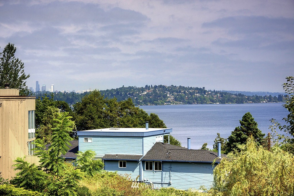 6950 South Rustic Road Seattle, WA 98178 - Photo 1 of 15