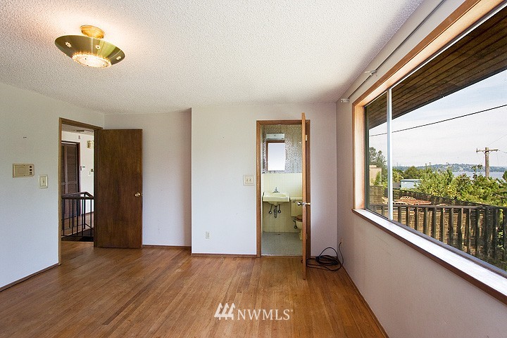 6950 South Rustic Road Seattle, WA 98178 - Photo 11 of 15